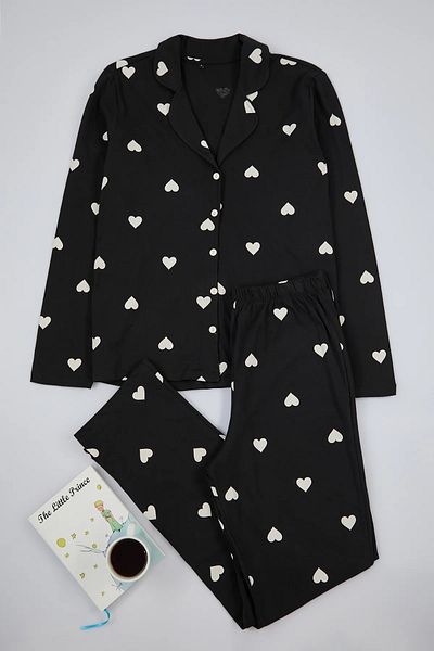 Trendyol Curve Schwarzes Herz-Hemdkragen-Strick-Pyjama-Set TBBAW23AI00019