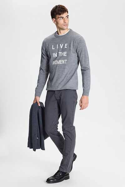 ALTINYILDIZ CLASSICS Grauer Strickpullover mit Rundhalsausschnitt und Aufdruck für Herren – pillingfreier Stoff, Standard-Passform