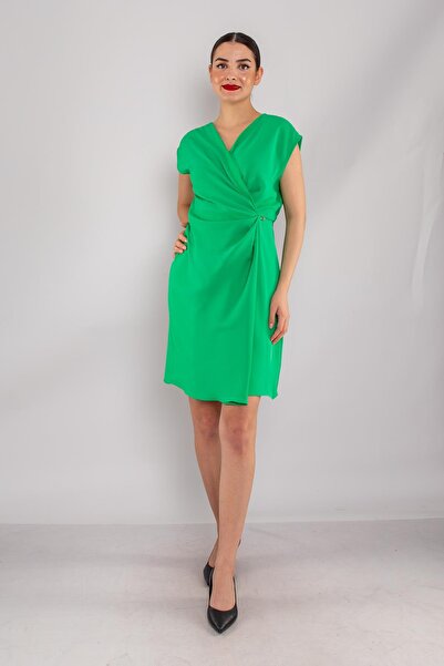 AYHAN 61875 Beli Lastikli Yandan Broşlu Kısa Saten Elbise