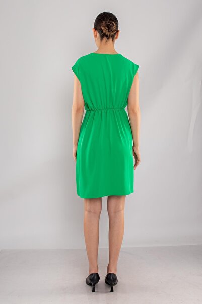 AYHAN 61875 Beli Lastikli Yandan Broşlu Kısa Saten Elbise