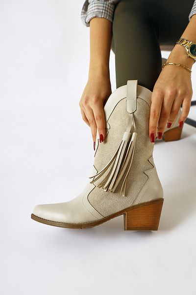 Limoya Pandorak Beige Suede Λεπτομερείς γυναικείες μπότες Western με φούντες με μυτερή μύτη, γυναικεία μποτάκια