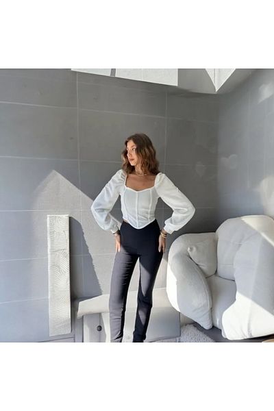 ACTRİS Μπλούζα με τετράγωνο γιακά με λεπτομέρεια