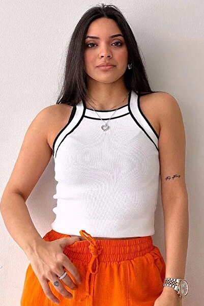 Belifanti Collection Жіноча біла трикотажна блуза з коміром-стійкою