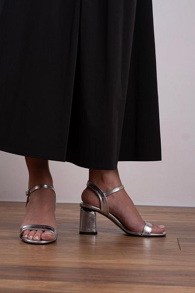 sovrana Metal Detailed Single Strap Heeled Shoes Silver Metallic