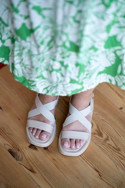 sovrana Cross Strap Detailed Sandals Beige