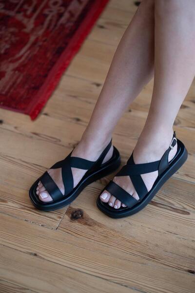 sovrana Cross Strap Detailed Sandals Black