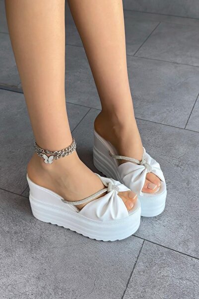 Modanizm شبشب بكعب مربع أبيض اللون