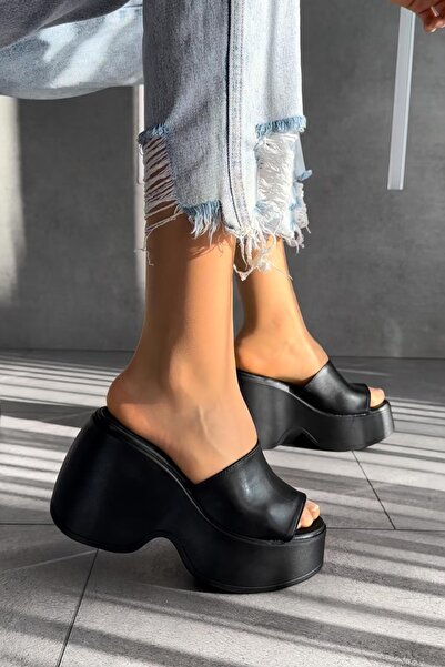 Modanizm شبشب بكعب ويدج أسود من Voggie