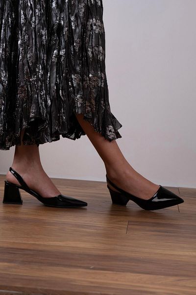 sovrana Pointed Toe Heeled Shoes Black Patent Leather