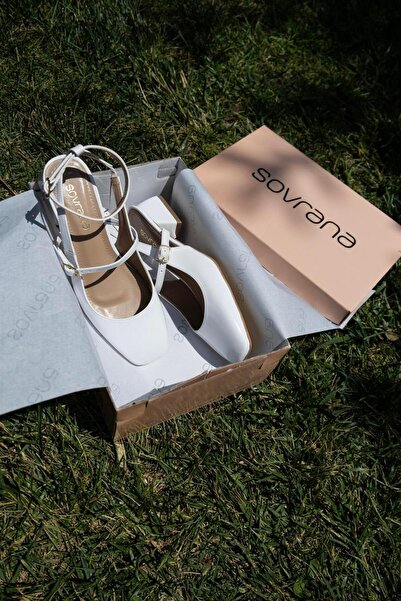 sovrana Short Heeled Blunt Toe Belted Shoes White Patent Leather