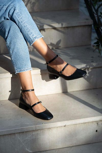 sovrana Short Heeled Blunt Toe Closed Back Belted Shoes Black
