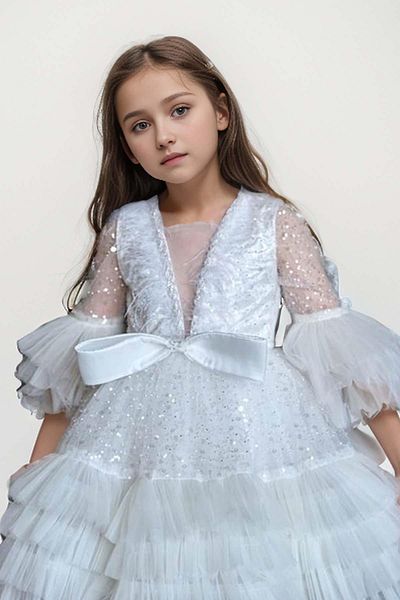 Riccotarz Rochie de seara alba cu broderie stralucitoare cu paiete - Detaliu Dunga de piatra, Fusta in straturi