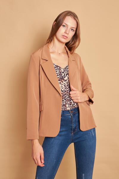 Jument Collared Pocket Flap Long Sleeve Light Lycra Fabric Office Blazer Jacket-Camel