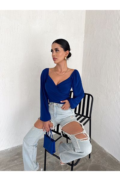 aytenli Bluză crop cu mânecă lungă din țesătură nisipoasă, cu guler dublu, cu detaliu ușor de smocking