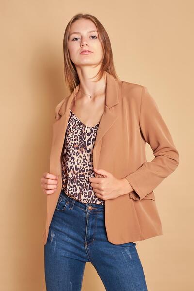 Jument Collared Pocket Flap Long Sleeve Light Lycra Fabric Office Blazer Jacket-Camel