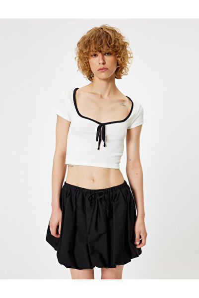 Koton Tričko Detailed Crop s kravatou - Krátký rukáv, Slim Fit