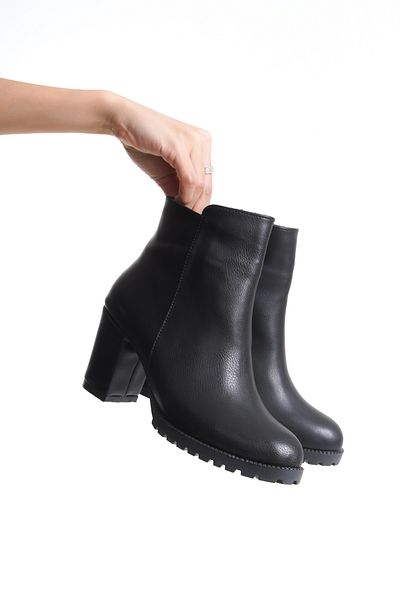 KARABAYSHOES Black Skin Zippered Heeled Simple Boots