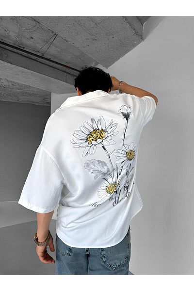 ablukaonline Cămașă albă cu modele imprimate „Flowers The Way”.