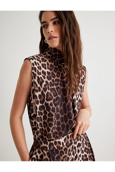 Koton Bluză fără mâneci cu imprimeu leopard, cu guler ridicat și detaliu cu pliuri