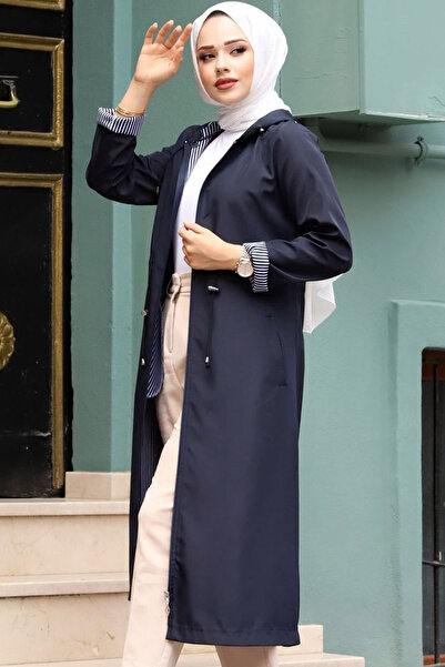 MissThetis Kapüşonlu Uzun Kollu Beli Lastikli İçi Çizgili Uzun Midi Boy Çift Cepli Şık ve Cool Trençkot