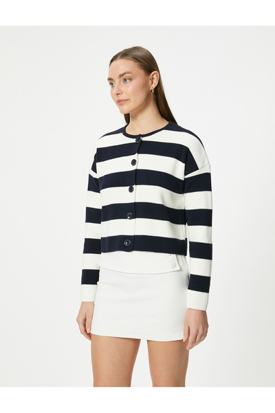 Koton Strickjacke mit Rundhalsausschnitt – geknöpft und mit weicher Textur