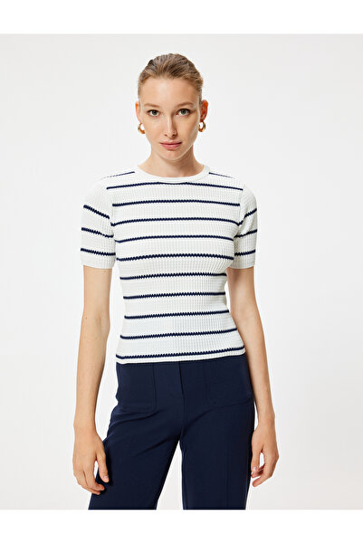 Koton Strukturierter Strickpullover mit Rundhalsausschnitt und kurzen Ärmeln