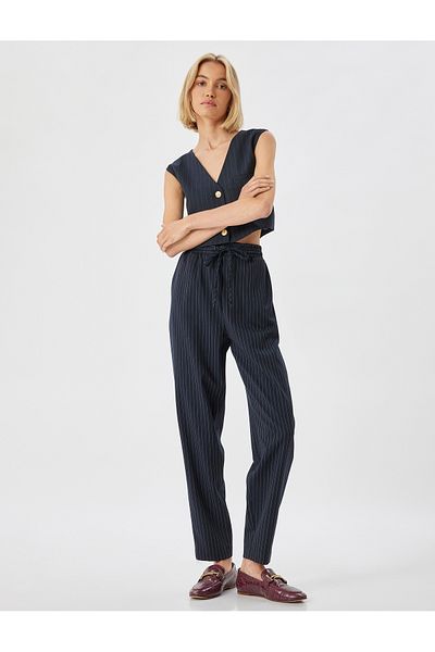 Koton Pantaloni de țigară cu talie înaltă în dungi, cu buzunare și talie legată