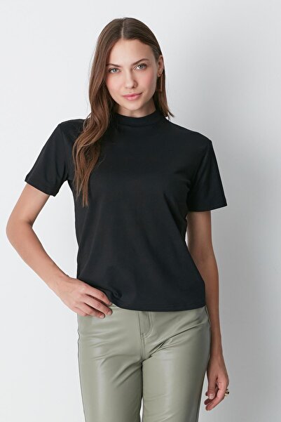 C&City Dvoudílné základní tričko s černým stojáčkem – 957