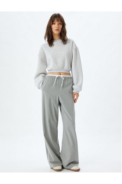 Koton Basic Crop Sweatshirt Made of Three Thread - Crew Neck