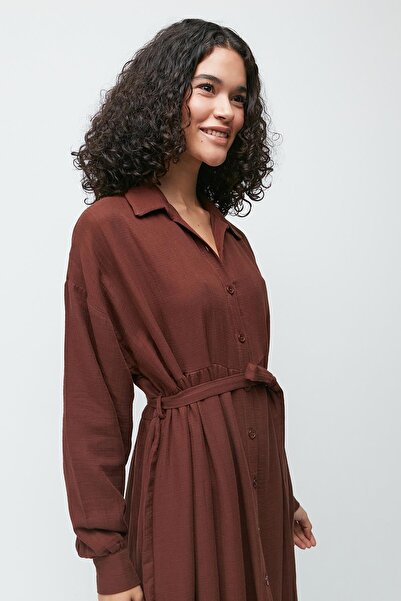 C&City Šaty s dlouhým rukávem z organické bavlny z mušelínu 9128 hnědé