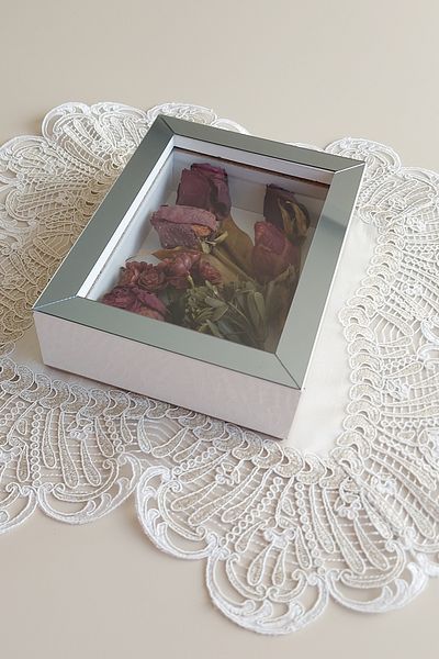 Verda Çerçeve 15x20x5 cm Cadru de memorie New Fashion Flower - Cutie cu trandafiri adânci
