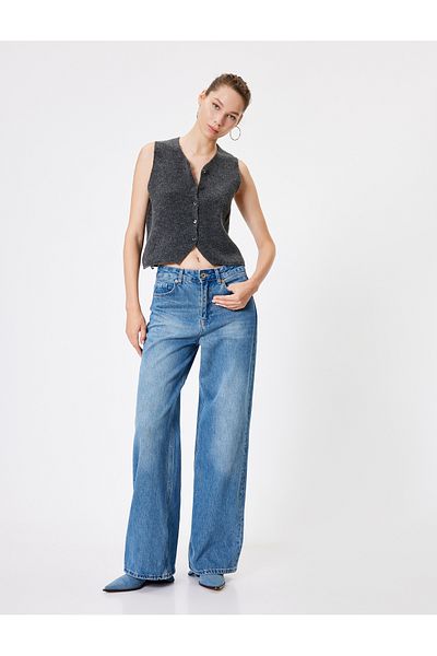Koton V-Neck Crop Knitwear Vest - Buttoned