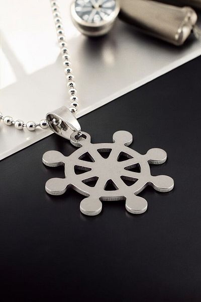 Solfera Men's Boat Wheel Sailor Steel Necklace K549
