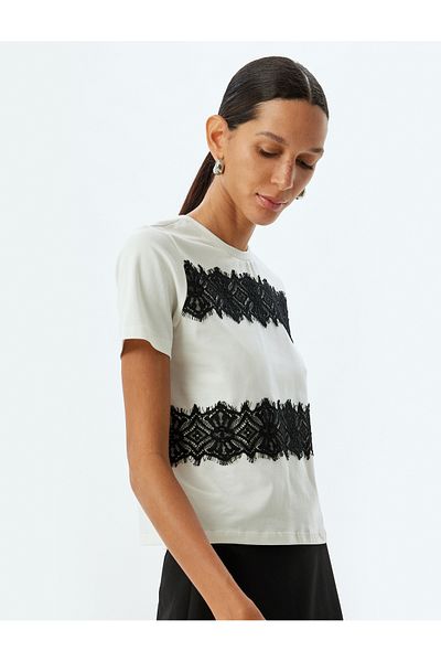 Koton Kurzärmliges T-Shirt aus Baumwolle mit Rundhalsausschnitt und Spitzendetail