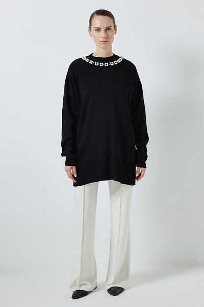Touché Privé Pearl Collar Sweater