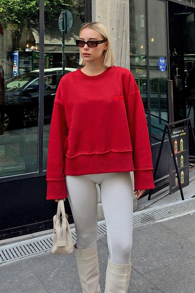 Swist Rotes Crop-Sweatshirt mit 3 Herzen und Piş-Nähten für Damen