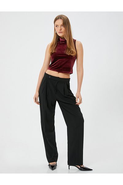 Koton Ärmelloses, fließendes Rollkragen-Crop-Top aus Samt
