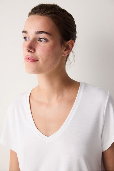 Penti Weißes Modal-T-Shirt mit V-Ausschnitt und normaler Passform