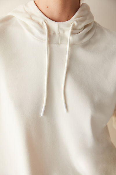 Penti Φούτερ από απαλό βελούδο με λευκή κουκούλα