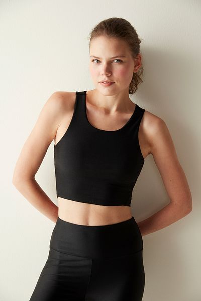 Penti Top crop detaliat negru, decupat la spate