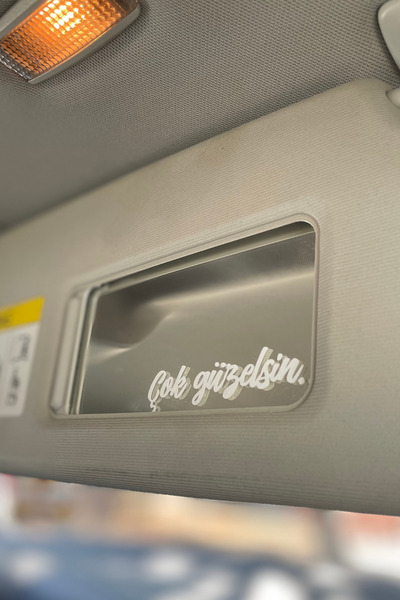 Banxtre Araba Güneşlik Aynası için Beyaz Renk Çok Güzelsin Etiket Sticker 7.2...