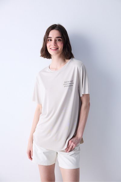 Penti Beigefarbenes, locker sitzendes Modal-T-Shirt mit Slogan-Print