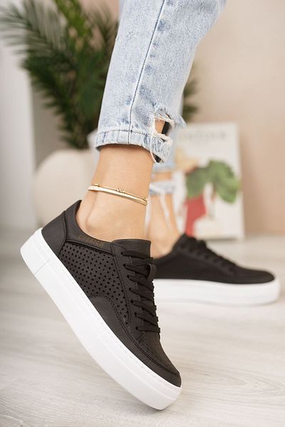 Butik Women's Black Shoes