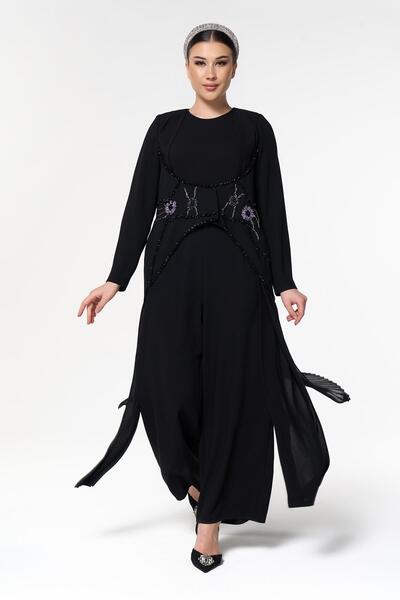 YAFA CLOTHING & ACCESSORIES طقم بذلة وعباية باللونين الأسود والبيج - مطرز يدويًا