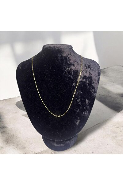 Mog Concept قلادة أنيقة من الفولاذ اللامع غير القابل للتشوه بلون ذهبي