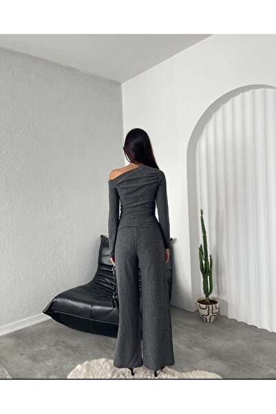 Butik ağaç kabuğu desen tek omuz takım