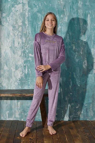 Pijamaevi Set de pijamale exclusiv pentru fete din catifea cu model minunat liliac