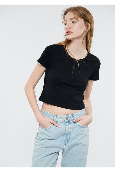 Mavi Geknöpftes schwarzes Basic-T-Shirt mit kurzem Schnitt/Kurzschnitt 1611639-900