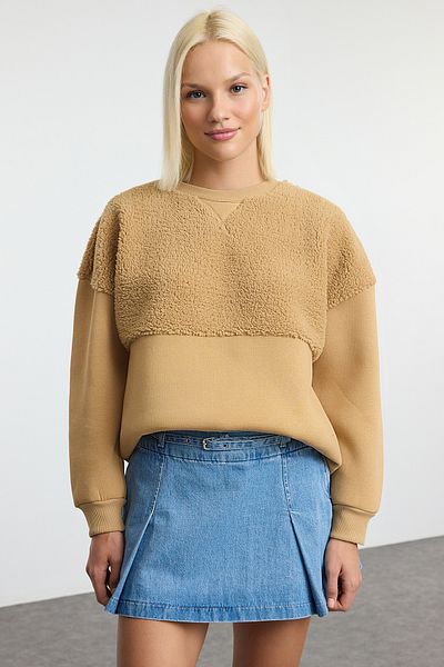 Trendyol Collection Ανοιχτό καφέ Oversize φούτερ - Χοντρό πλεκτό με βελούδινη λεπτομέρεια ραφής TWOAW25SW00161