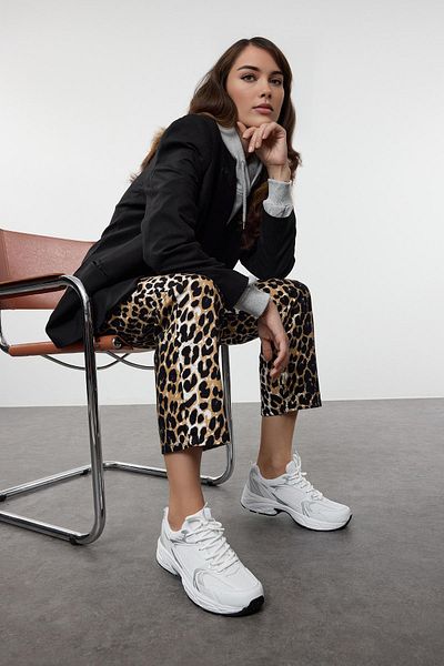TRENDYOL SHOES Síťované dámské tenisky - bílé šněrovací Takaw25Sn00062